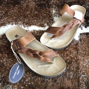 NWT White Mountain Leather Sandals 👡
